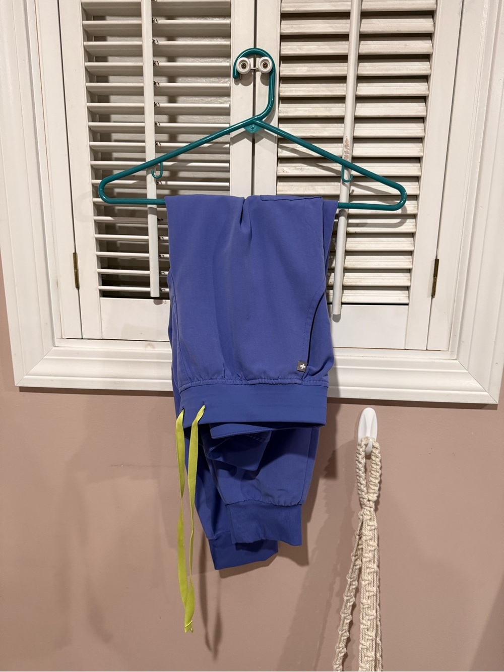 Figs Blueberry Jogger Scrub Pants (Size Medium Petite)